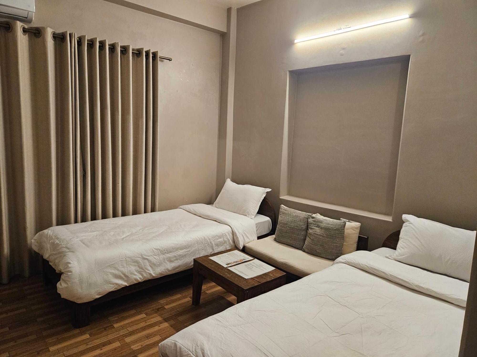 Hotel Blossom بوكْرا الغرفة الصورة